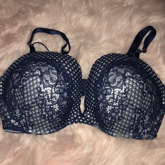 LIKE NEW Victoria’s Secret Push-up bra - Picture 2 of 4